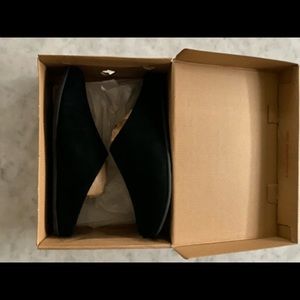 Fitflop black suede Shuv mules new in box